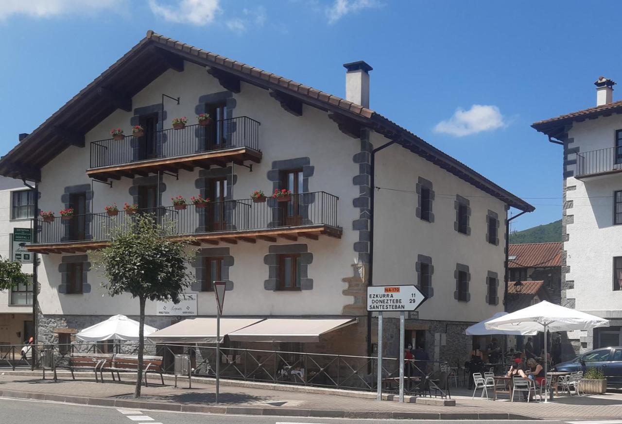 Hostal-Cicloturismo Lopenea Leitza  Buitenkant foto