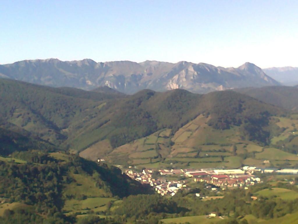 Hostal-Cicloturismo Lopenea Leitza  Buitenkant foto