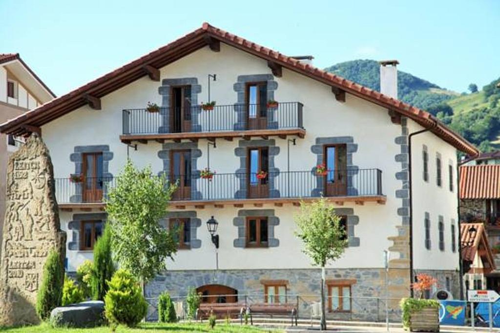 Hostal-Cicloturismo Lopenea Leitza  Kamer foto