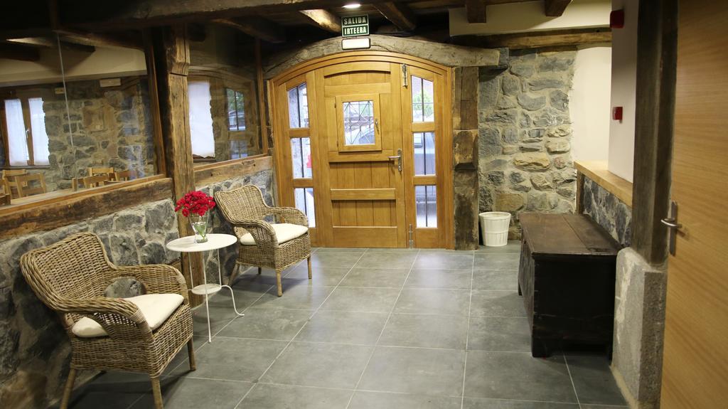 Hostal-Cicloturismo Lopenea Leitza  Buitenkant foto