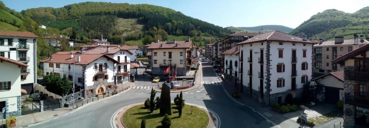 Hostal-Cicloturismo Lopenea Leitza  Buitenkant foto